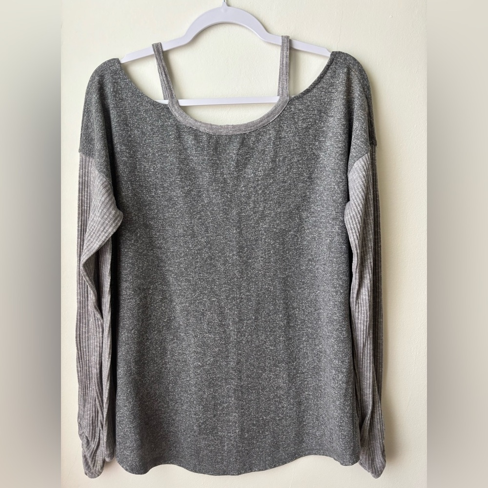 Maurices Heather Gray Knit Top- Size XL- Ladies Great Pre-loved Condition.